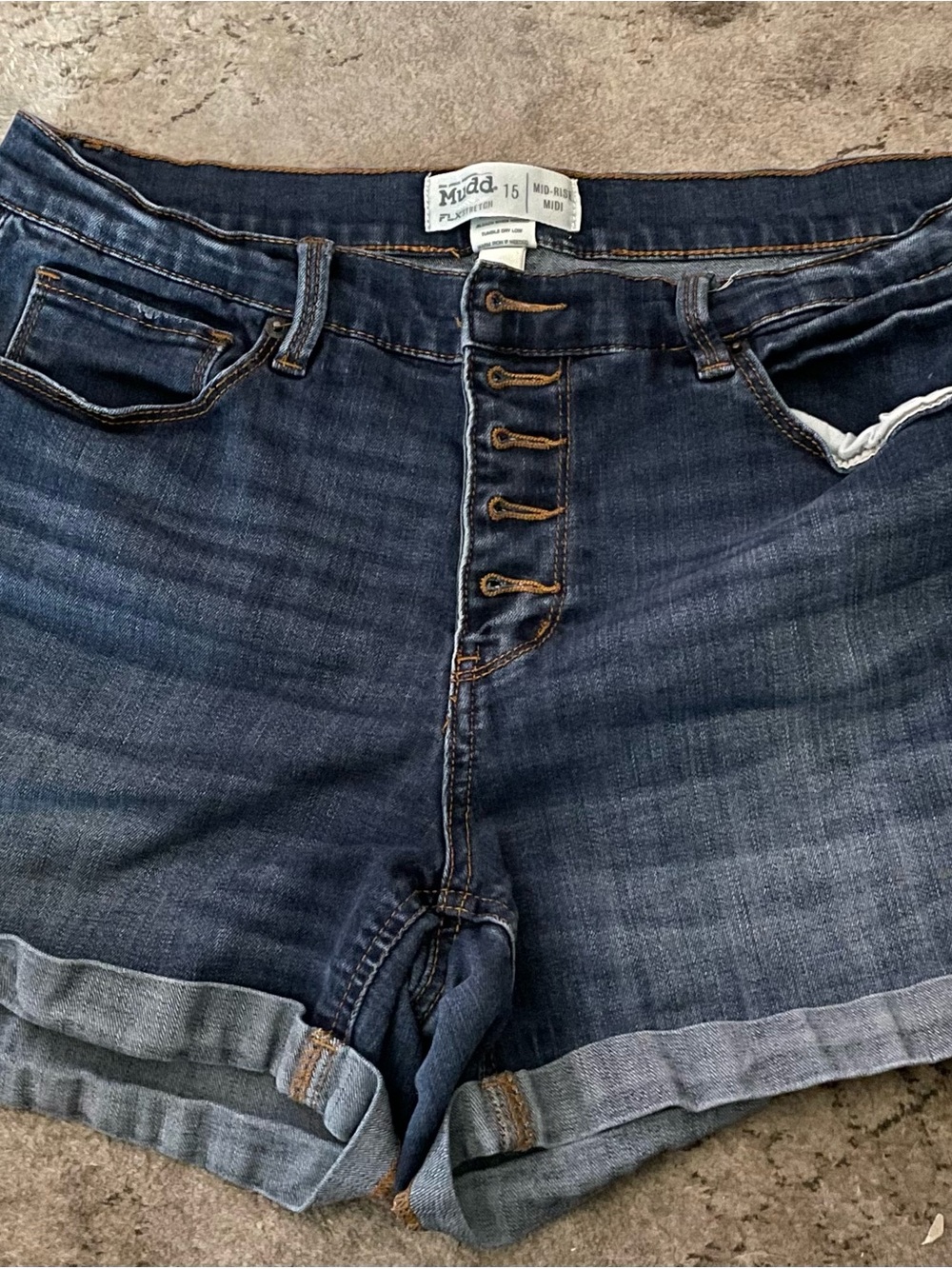 Mudd Mid Rise Midi Denim Shorts JR SZ 15 Button Fly
Cutoff cuff Stretch